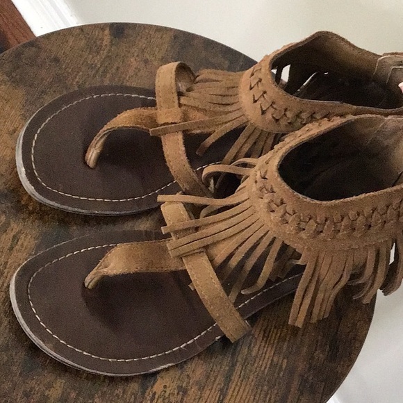 GUC Women’s 6 Minnetonka Boho Fringed Sandals - Picture 3 of 8